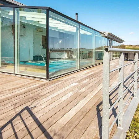 Three-bedroom In 23 Knebel