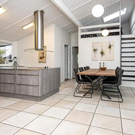 Дом отдыха Three-bedroom In 23 Knebel