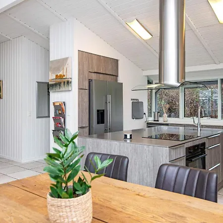 Дом отдыха Three-bedroom In 23